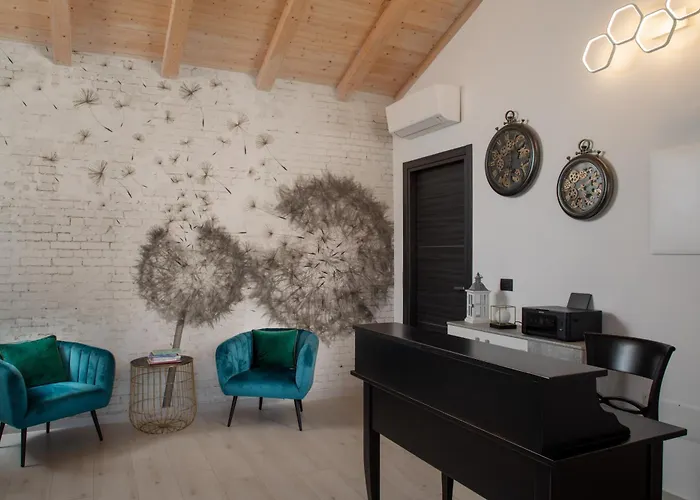 招待所 Theodore 4*